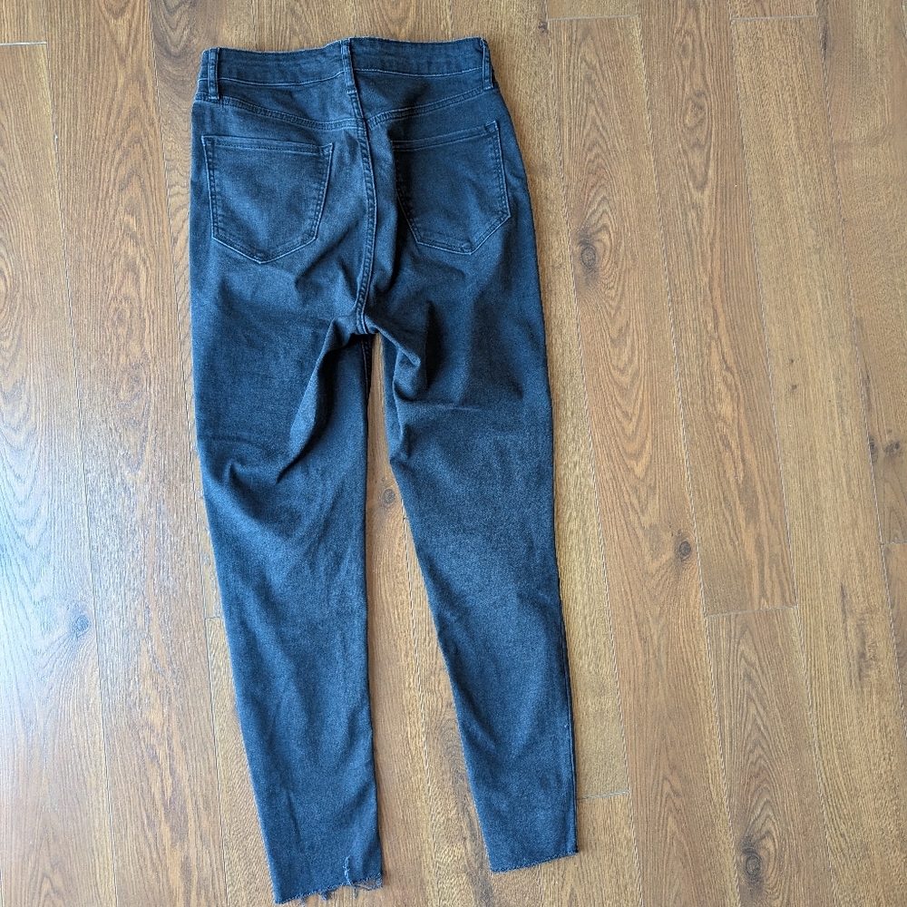 Old Navy High Rise Fits Your Way Jean Distressed Women Size 8-12 Black - Picture 3 of 7